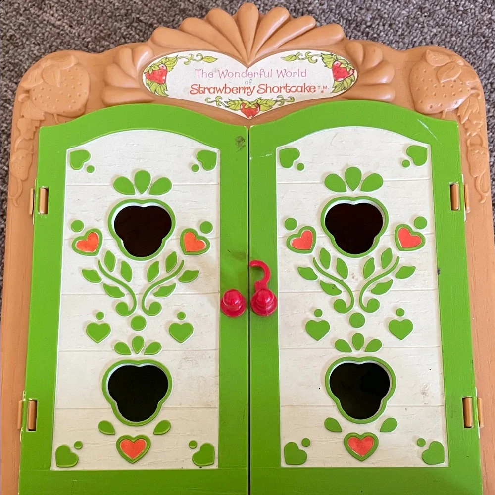 Strawberry Shortcake Cabinet & figures - Picture 10 of 14